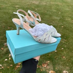 Women’s L Lorraine Vanessa Silver Elegant Rhinestone Slingback Heels Size 7